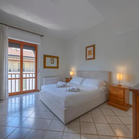 Romantic - Charm Ed Eleganza Nel Cuore Di *